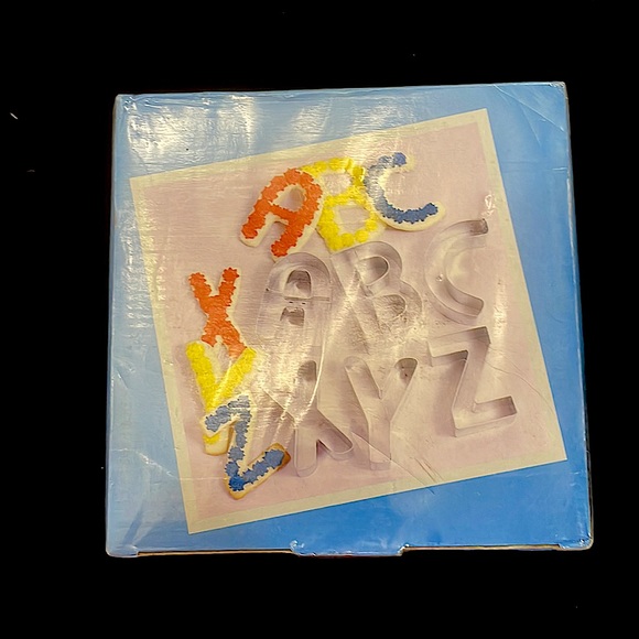 26 Alphabet Cookie Cutter Set - Picture 2 of 3